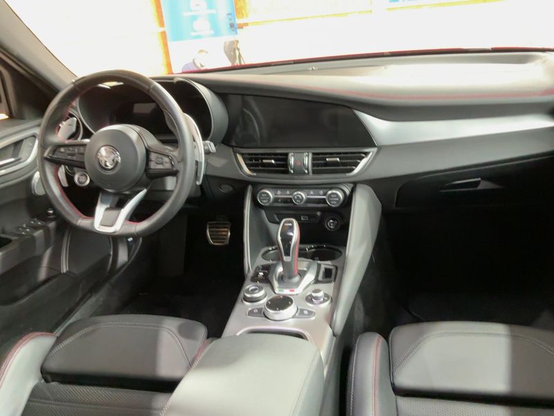 Alfa Romeo Giulia 2.0 Turbo Competizione Q4 — zdjęcie 12