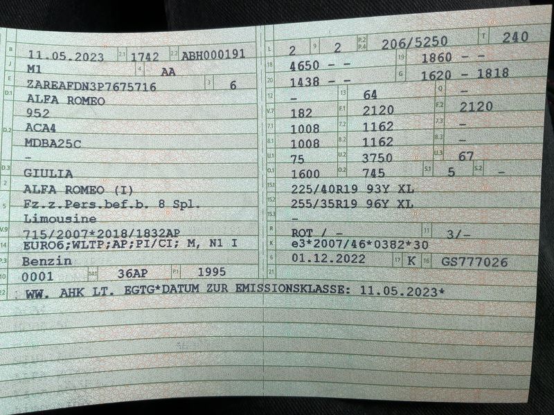 Alfa Romeo Giulia 2.0 Turbo Competizione Q4 — zdjęcie 15