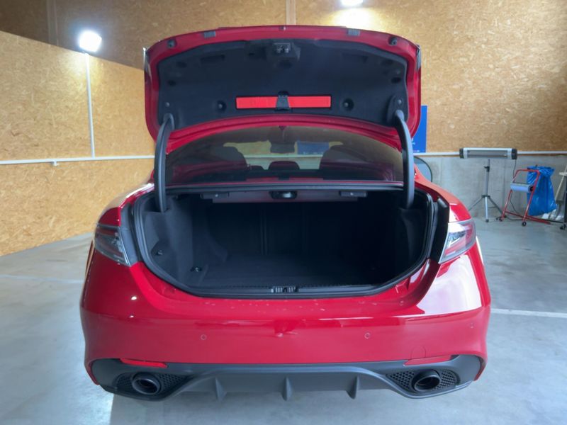 Alfa Romeo Giulia 2.0 Turbo Competizione Q4 — zdjęcie 10