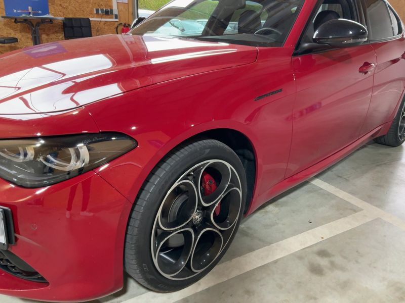 Alfa Romeo Giulia 2.0 Turbo Competizione Q4 — zdjęcie 2