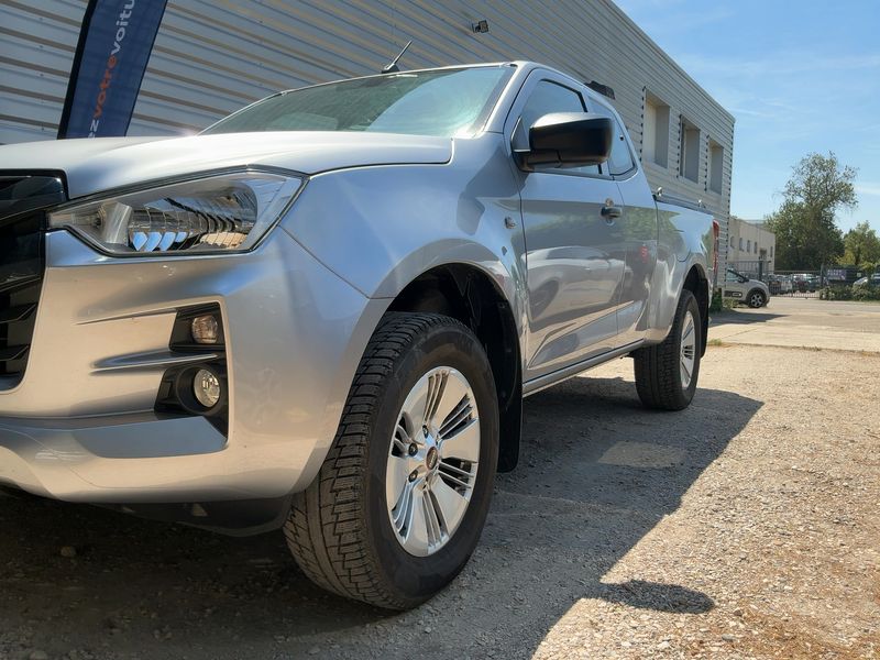 Isuzu D-MAX 1.9 Turbodiesel Space Cab 4WD L — zdjęcie 2