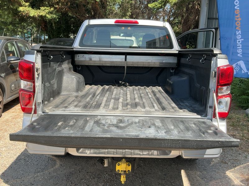 Isuzu D-MAX 1.9 Turbodiesel Space Cab 4WD L — zdjęcie 10