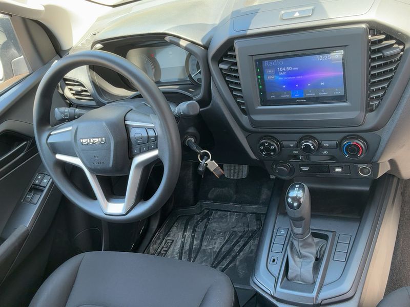 Isuzu D-MAX 1.9 Turbodiesel Space Cab 4WD L — zdjęcie 12