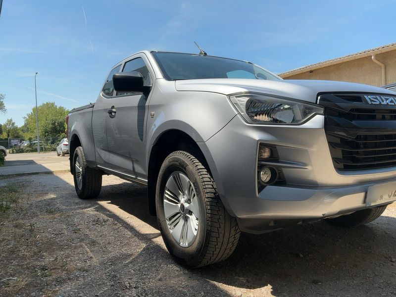 Isuzu D-MAX 1.9 Turbodiesel Space Cab 4WD L — zdjęcie 8