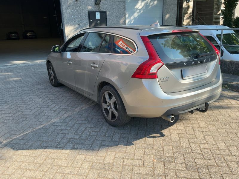 Volvo V60 2.0 D3 Momentum — zdjęcie 3