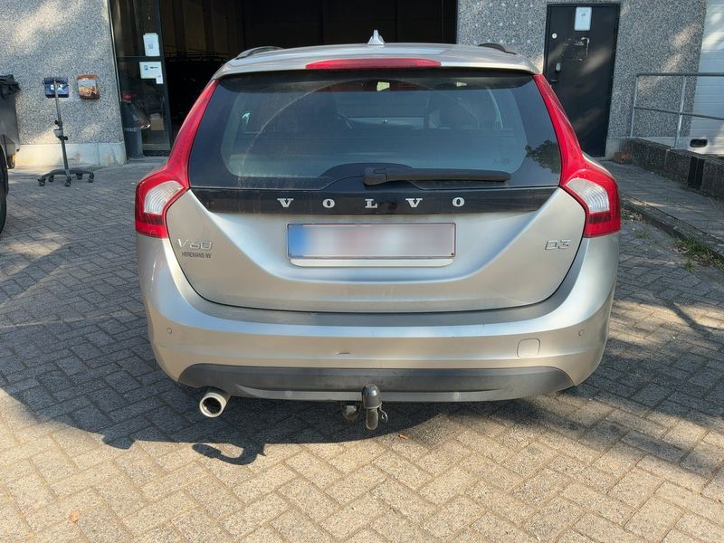 Volvo V60 2.0 D3 Momentum — zdjęcie 5