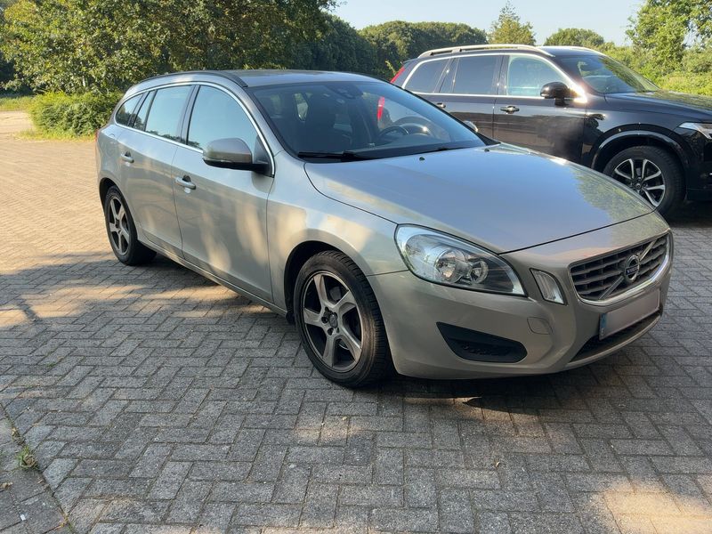 Volvo V60 2.0 D3 Momentum — zdjęcie 8
