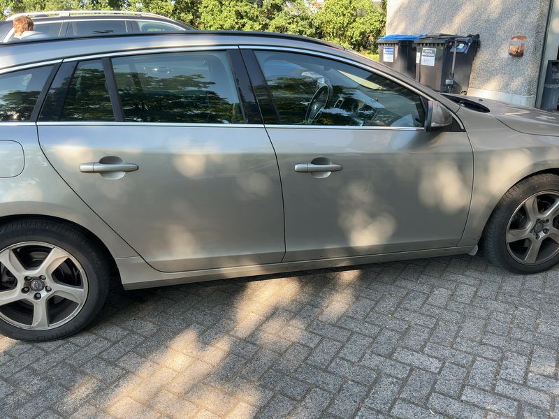 Volvo V60 2.0 D3 Momentum — zdjęcie 7