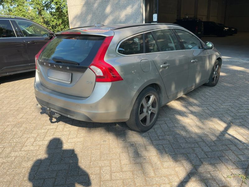 Volvo V60 2.0 D3 Momentum — zdjęcie 6