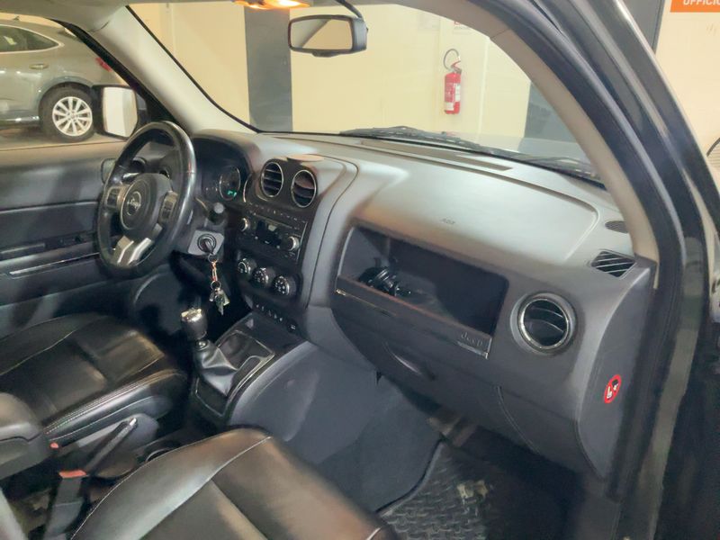 Jeep Patriot 2.2 CRD Limited — zdjęcie 12