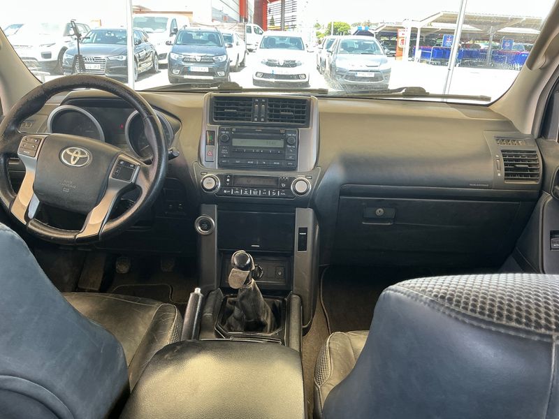 Toyota Land Cruiser 3.0 D-4D VX — zdjęcie 12