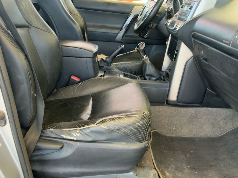 Toyota Land Cruiser 3.0 D-4D VX — zdjęcie 11