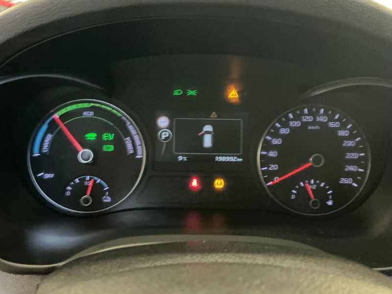 Kia Optima 2.0 Hybrid Premium — zdjęcie 13