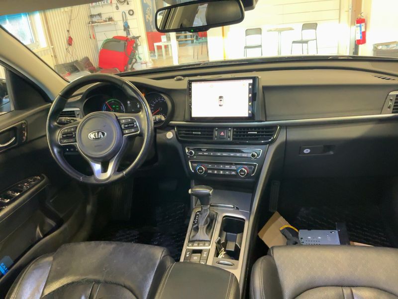 Kia Optima 2.0 Hybrid Premium — zdjęcie 12