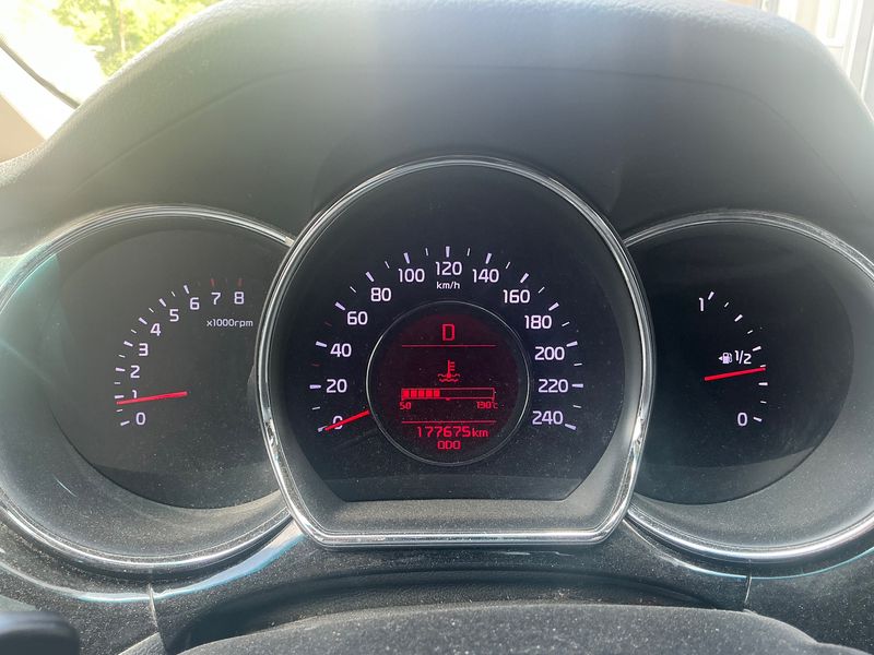 Kia cee'd 1.6 GDI Vision — zdjęcie 13
