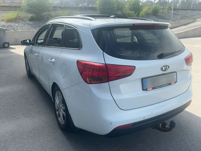 Kia cee'd 1.6 GDI Vision — zdjęcie 3