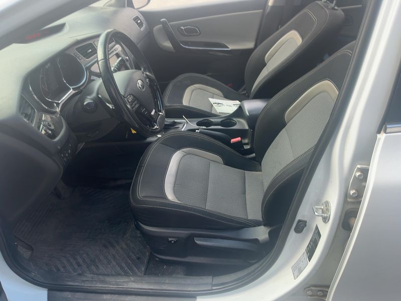 Kia cee'd 1.6 GDI Vision — zdjęcie 11