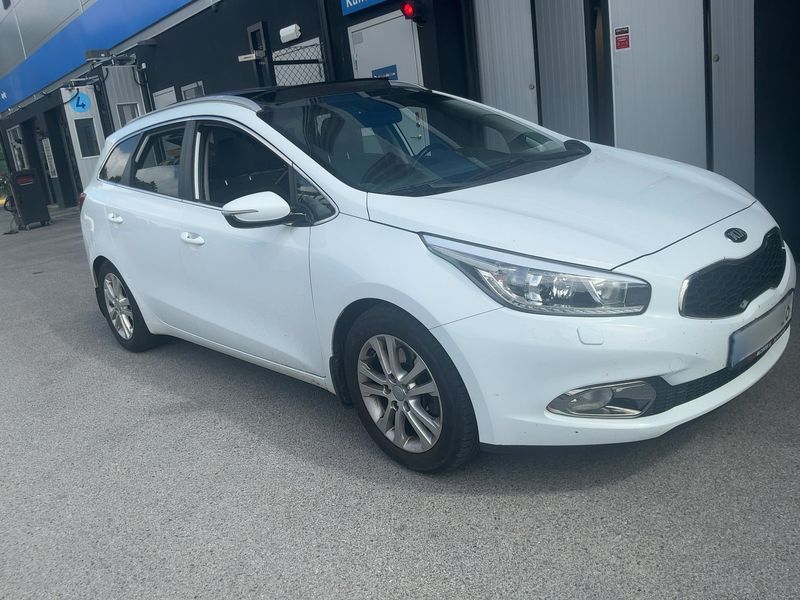Kia cee'd 1.6 GDI Vision — zdjęcie 8