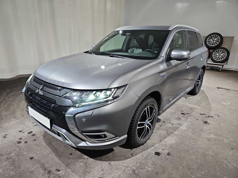 Outlander 2.4 PHEV 4WD