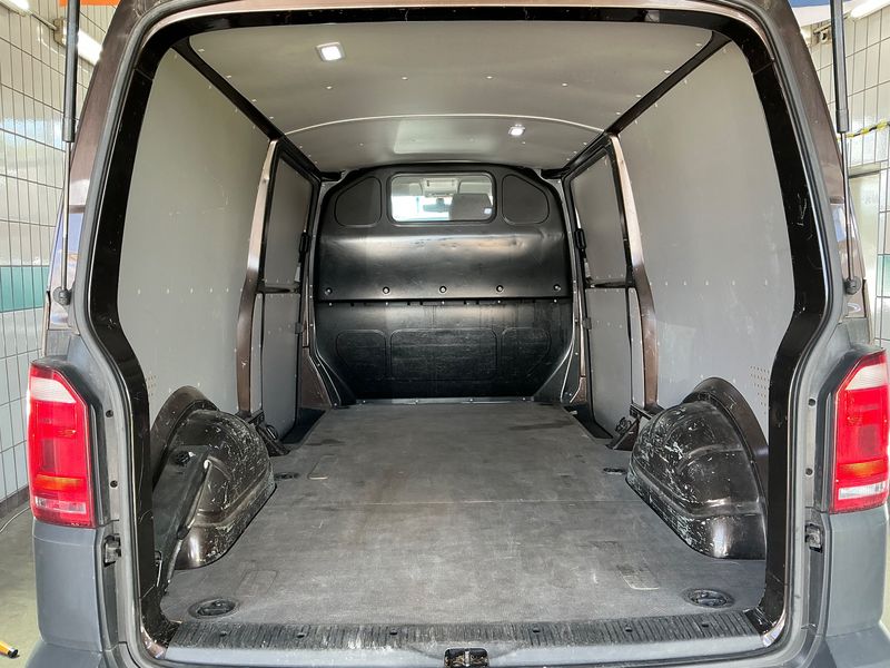 Volkswagen T6 Transporter 2.0 TDI Kasten lang 4Motion — zdjęcie 10