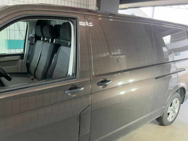 Volkswagen T6 Transporter 2.0 TDI Kasten lang 4Motion — zdjęcie 4