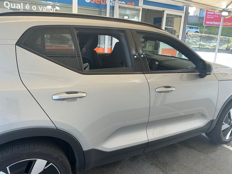Volvo XC40 Recharge 185 kW Extended Range Plus 2WD — zdjęcie 7