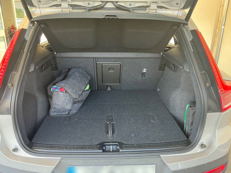 Volvo XC40 Recharge 185 kW Extended Range Plus 2WD — zdjęcie 10