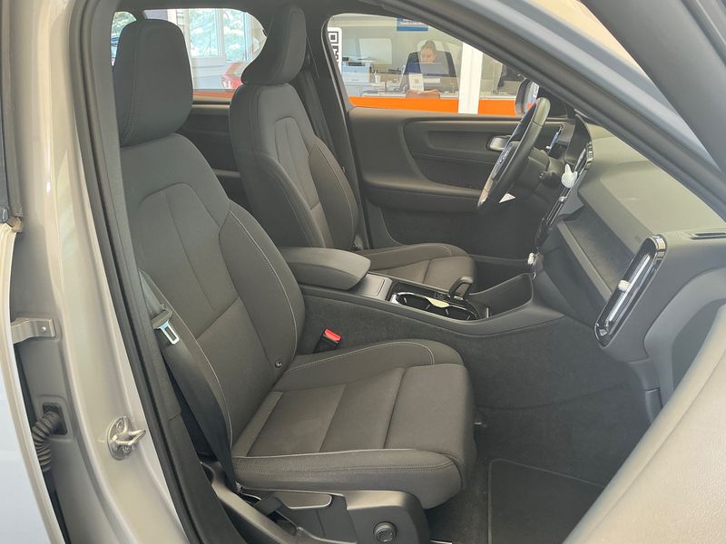 Volvo XC40 Recharge 185 kW Extended Range Plus 2WD — zdjęcie 11