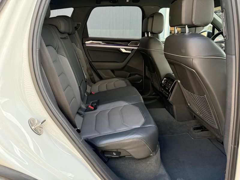 Volkswagen Touareg 3.0 V6 TDI R-Line 4Motion — zdjęcie 14