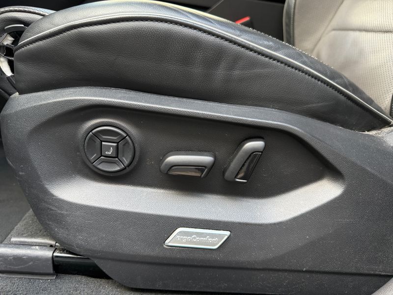Volkswagen Touareg 3.0 V6 TDI R-Line 4Motion — zdjęcie 23