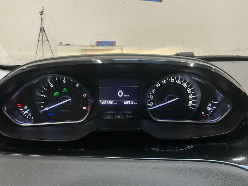Peugeot 208 1.6 HDi Allure — zdjęcie 13