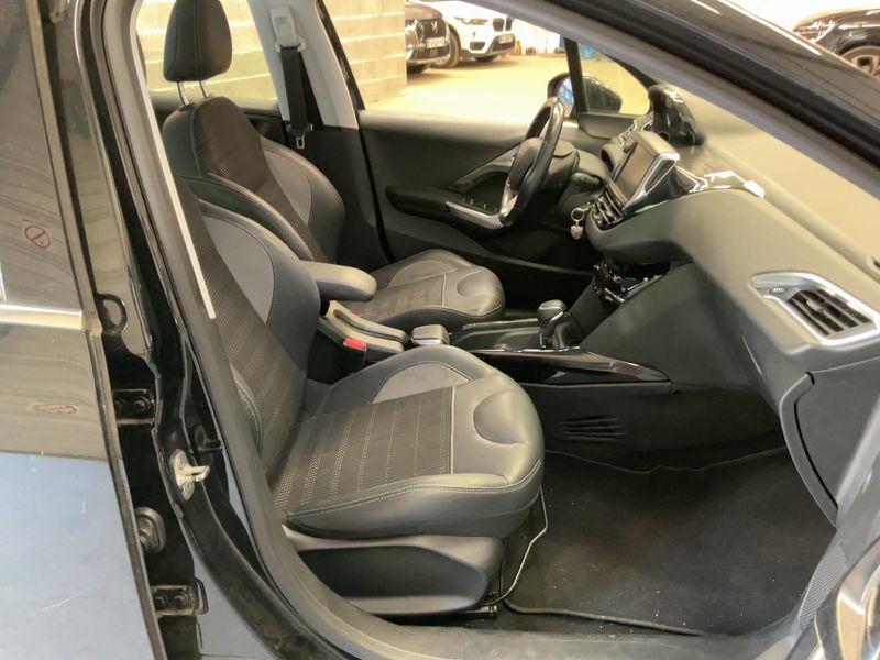 Peugeot 2008 1.5 Blue-HDi Allure 2018 – снимка 16