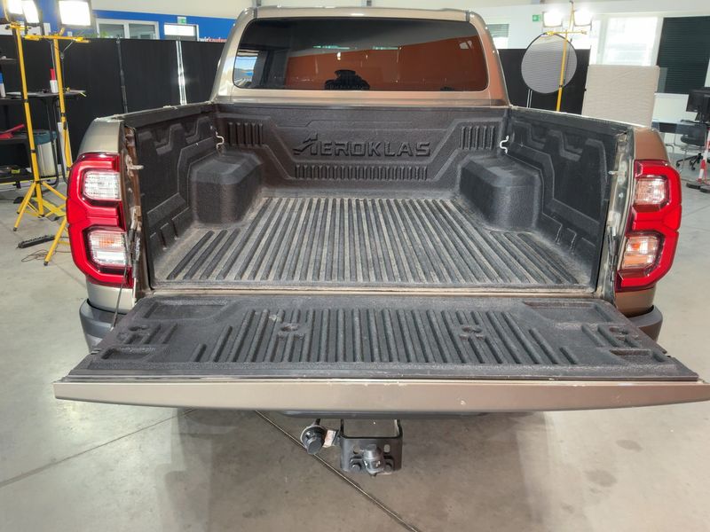 Toyota Hilux 2.8 D-4D Double Cab Invincible 4x4 — zdjęcie 10