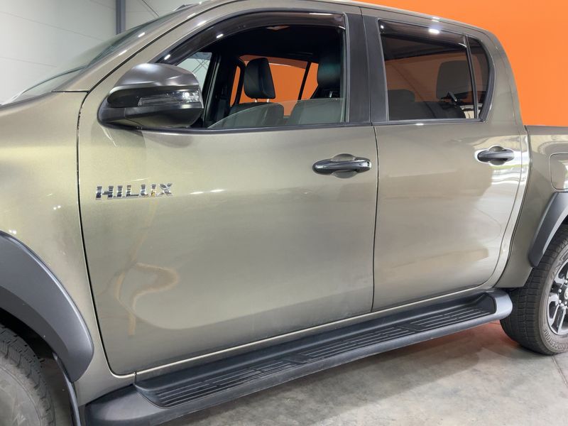 Toyota Hilux 2.8 D-4D Double Cab Invincible 4x4 — zdjęcie 4