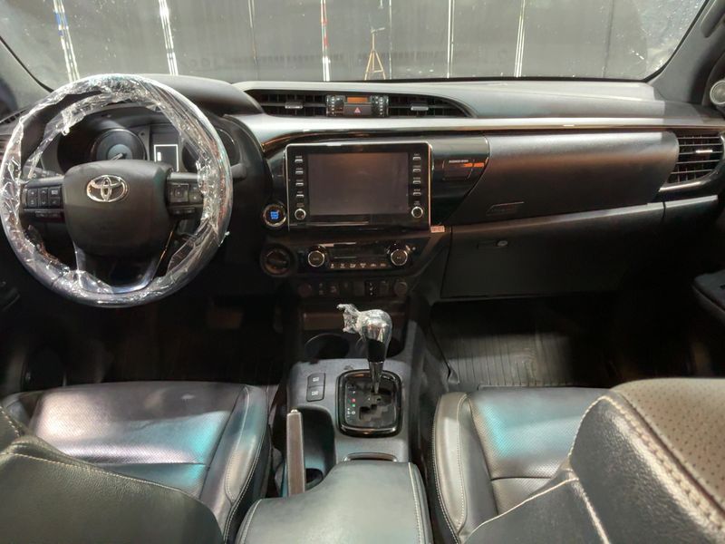 Toyota Hilux 2.8 D-4D Double Cab Invincible 4x4 — zdjęcie 12