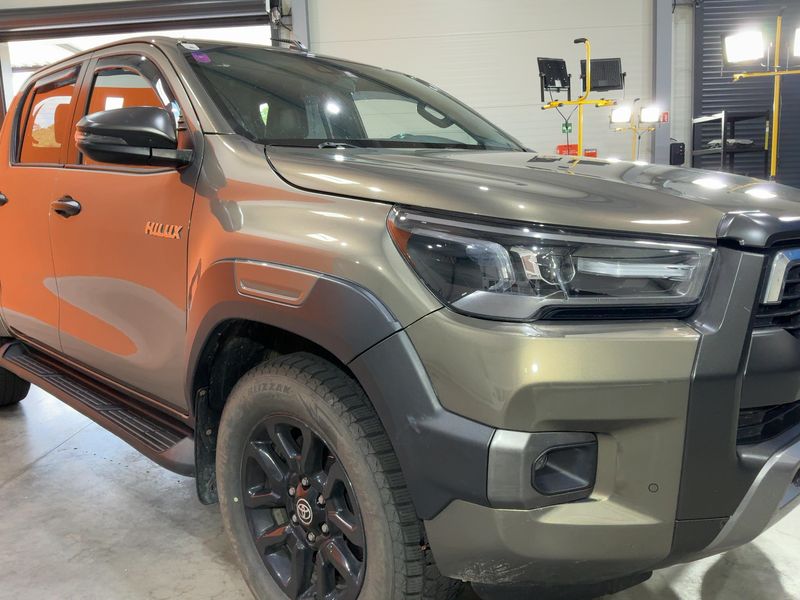 Toyota Hilux 2.8 D-4D Double Cab Invincible 4x4 — zdjęcie 8