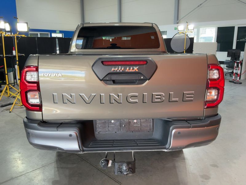 Toyota Hilux 2.8 D-4D Double Cab Invincible 4x4 — zdjęcie 5