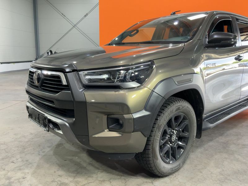 Toyota Hilux 2.8 D-4D Double Cab Invincible 4x4 — zdjęcie 2