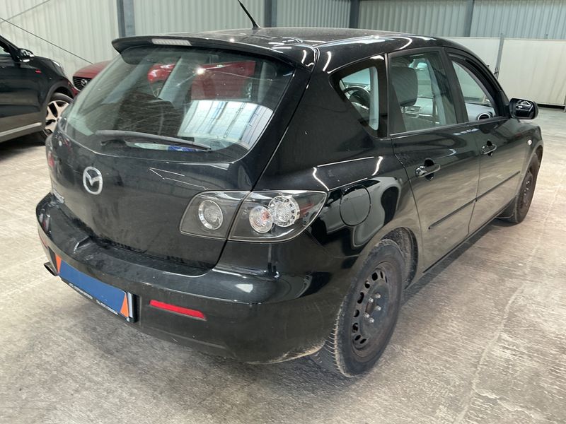 Mazda 3 1.6 Sport Active — zdjęcie 2