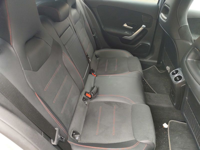 Mercedes-Benz A-Klasse A 250e AMG Line — zdjęcie 14