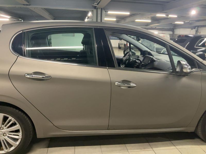 Peugeot 208 1.2 PureTech Allure — zdjęcie 7
