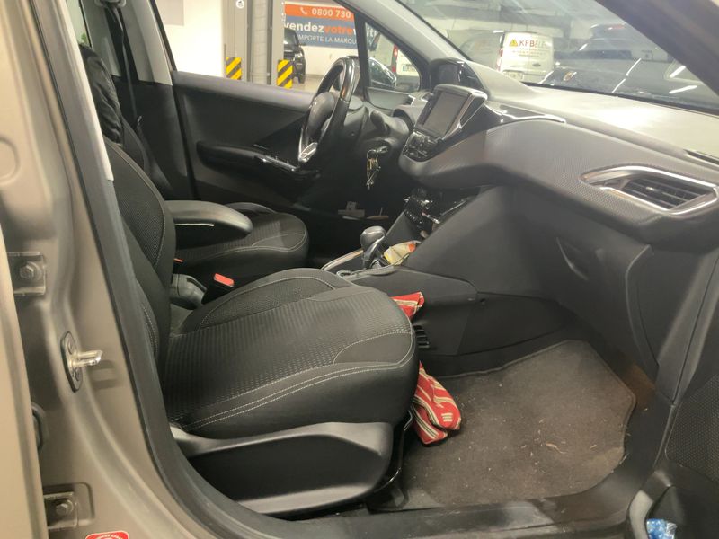 Peugeot 208 1.2 PureTech Allure — zdjęcie 11