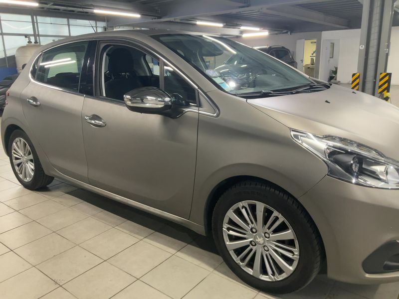 Peugeot 208 1.2 PureTech Allure — zdjęcie 8