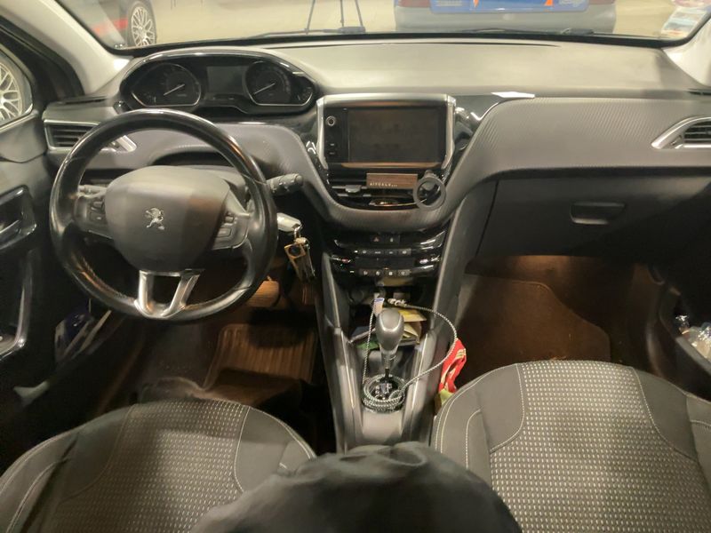 Peugeot 208 1.2 PureTech Allure — zdjęcie 12