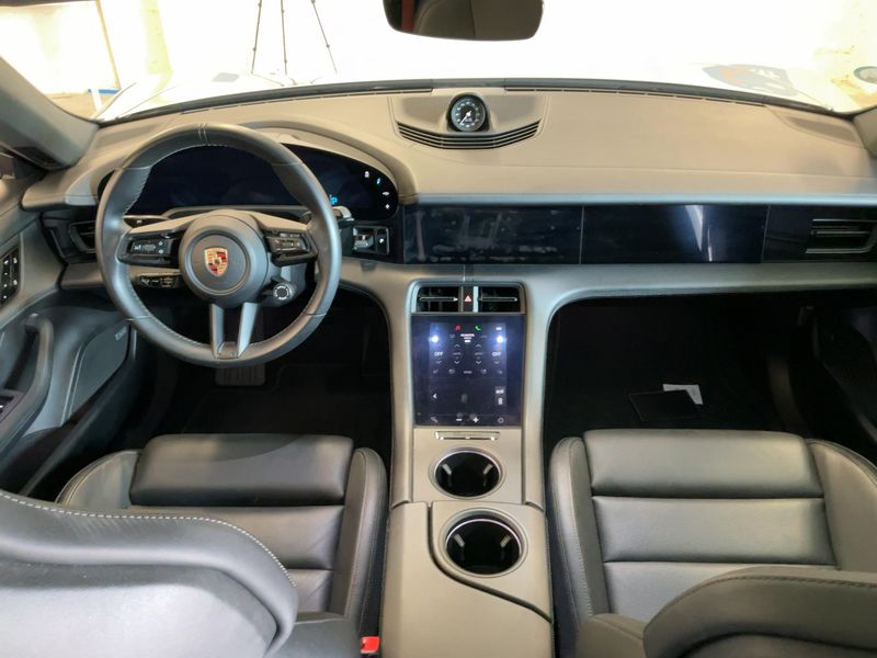 Porsche Taycan 4S — zdjęcie 12
