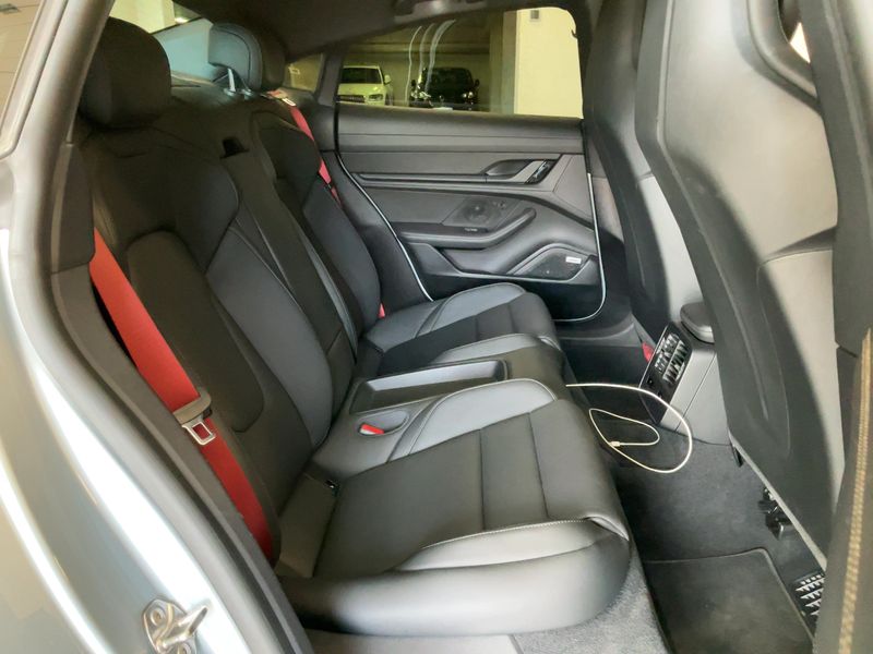 Porsche Taycan 4S — zdjęcie 14