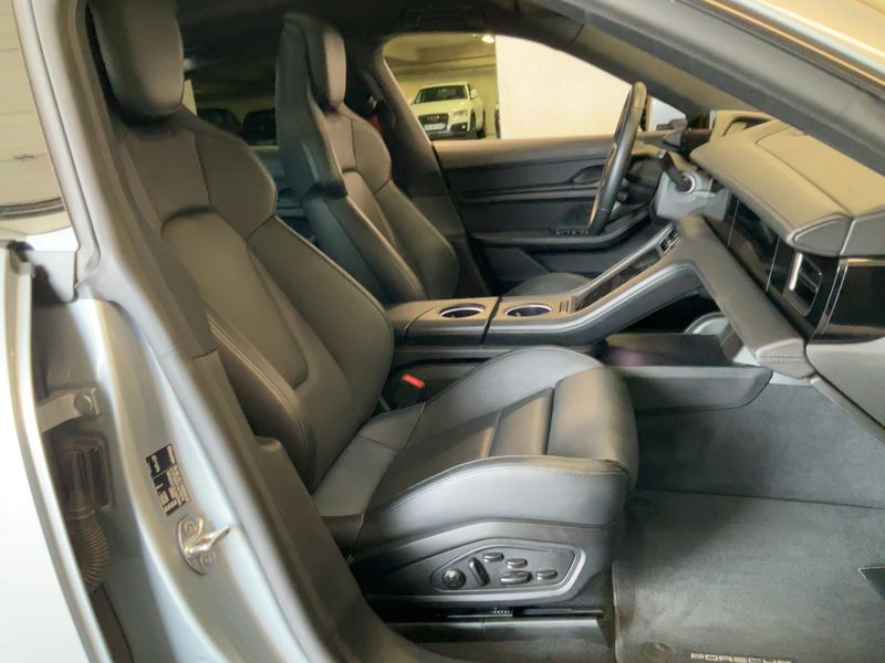 Porsche Taycan 4S — zdjęcie 11