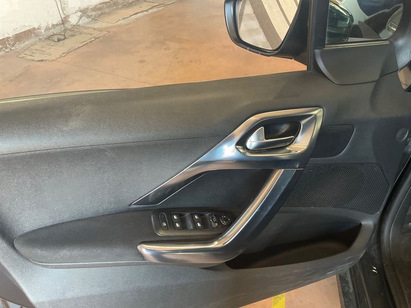 Peugeot 2008 1.6 e-HDi Allure 2014 – снимка 37
