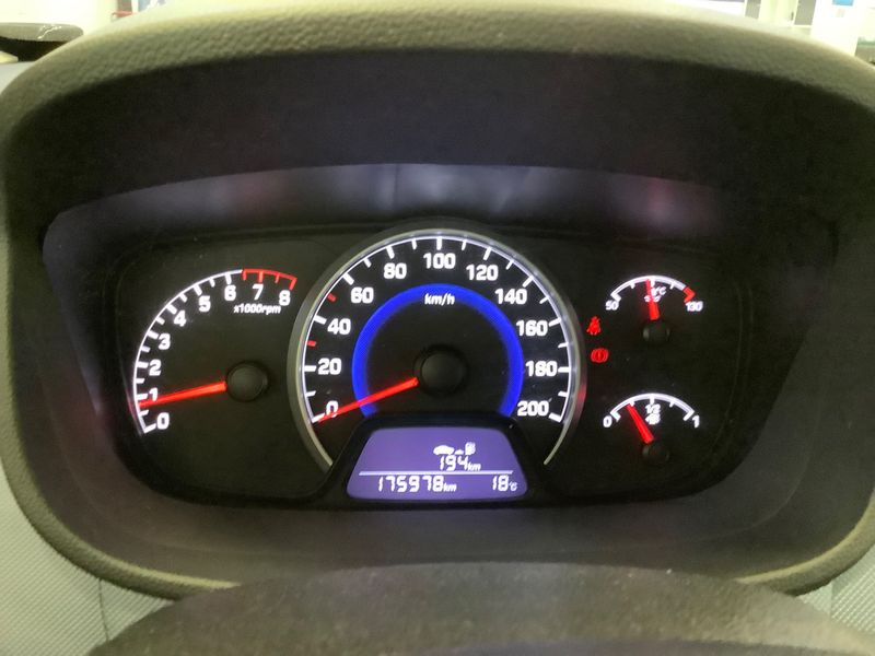 Hyundai i10 1.0 Basis — zdjęcie 4
