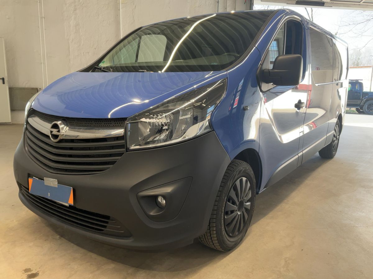 Opel Vivaro 2015 — photo 1
